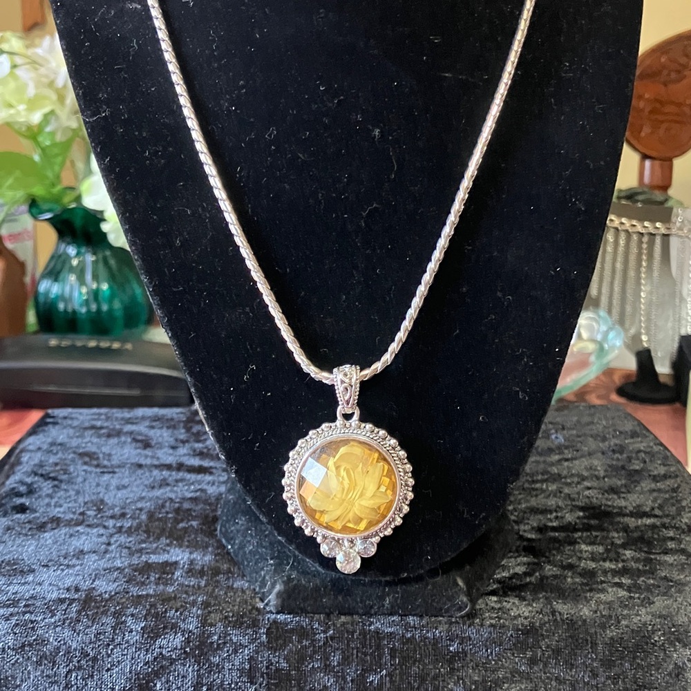 Vintage cookie Lee yellow  lucite intaglio pendant 1990  to 2000 Necklace